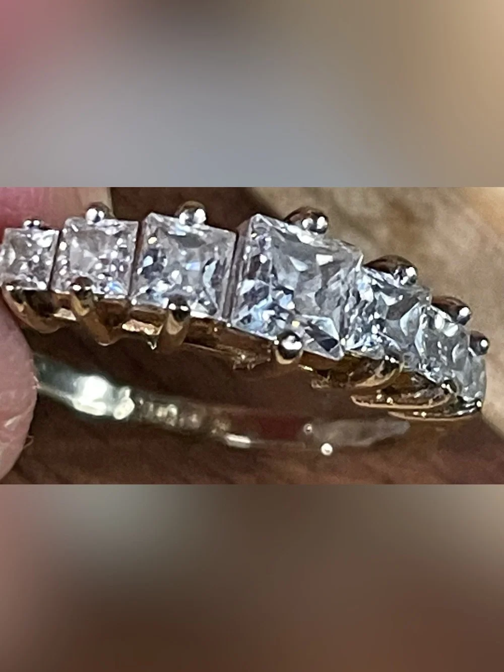 Stamped 10KT Yellow Gold and  7 stone CZ Princess cut ring. Size 7 stunning - Picture 15 of 16